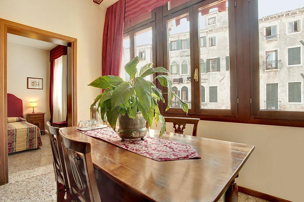 San Giorgio Degli Schiavoni Apartments Venesia Bagian luar foto