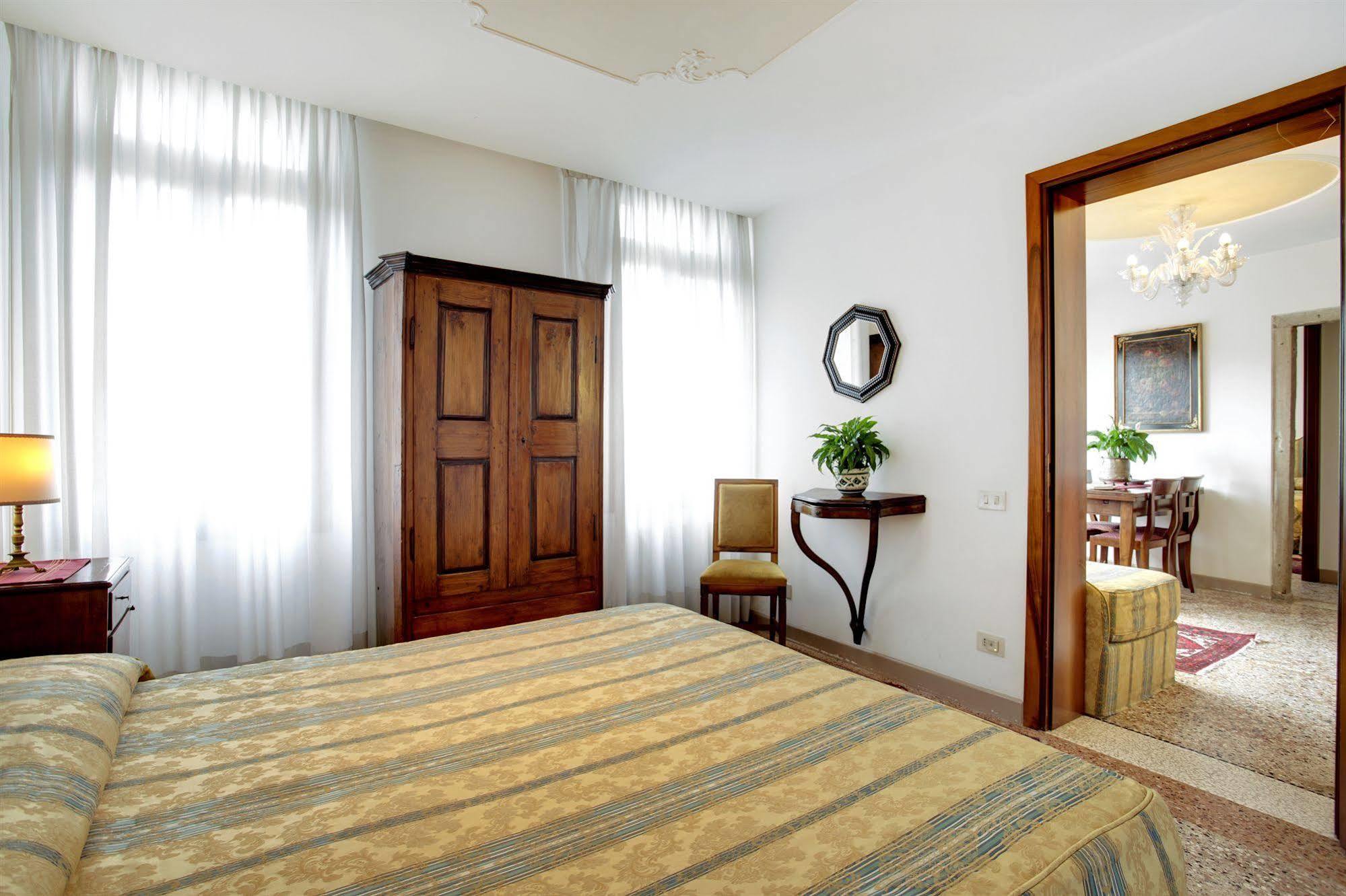 San Giorgio Degli Schiavoni Apartments Venesia Bagian luar foto