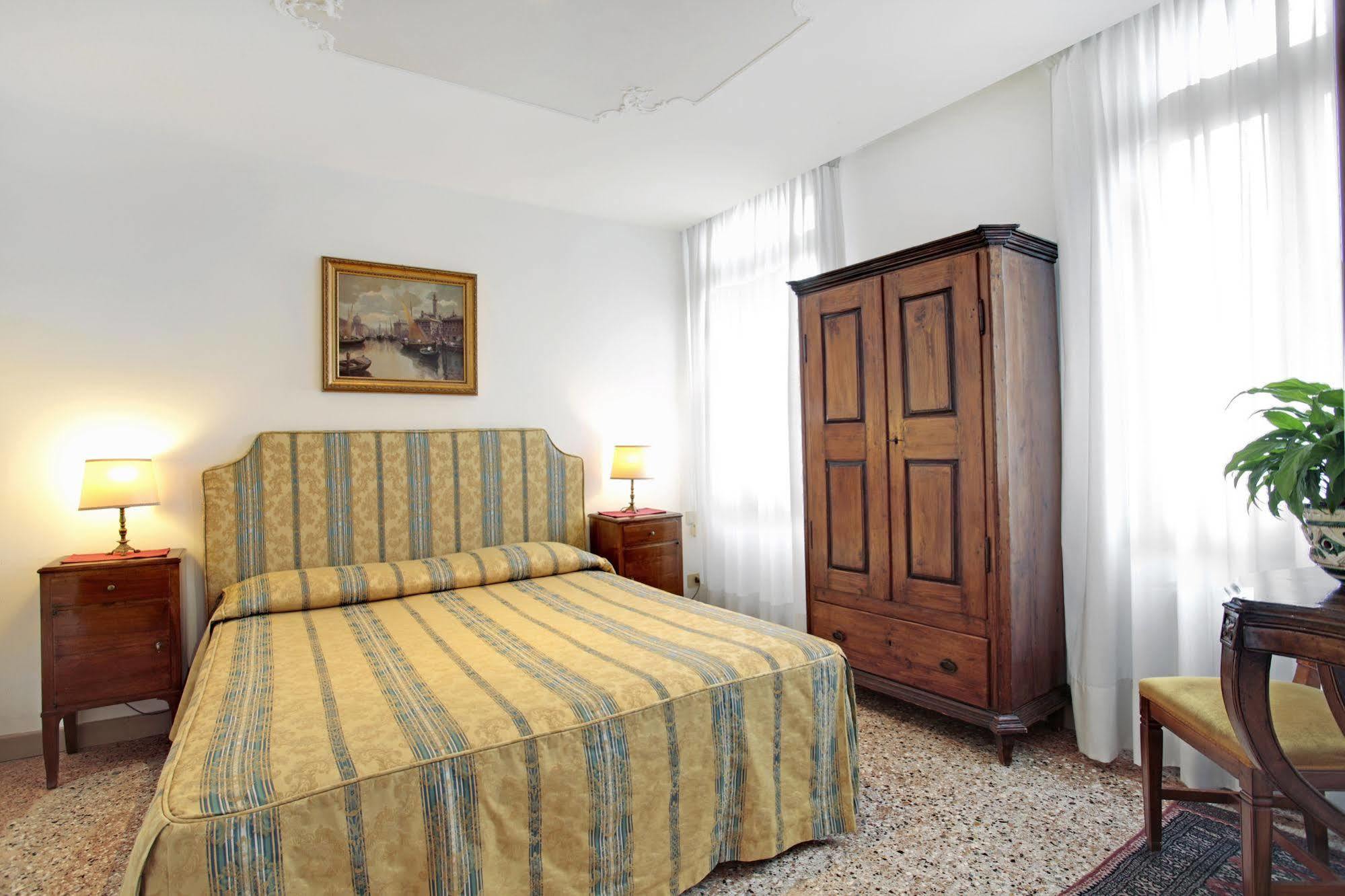 San Giorgio Degli Schiavoni Apartments Venesia Bagian luar foto